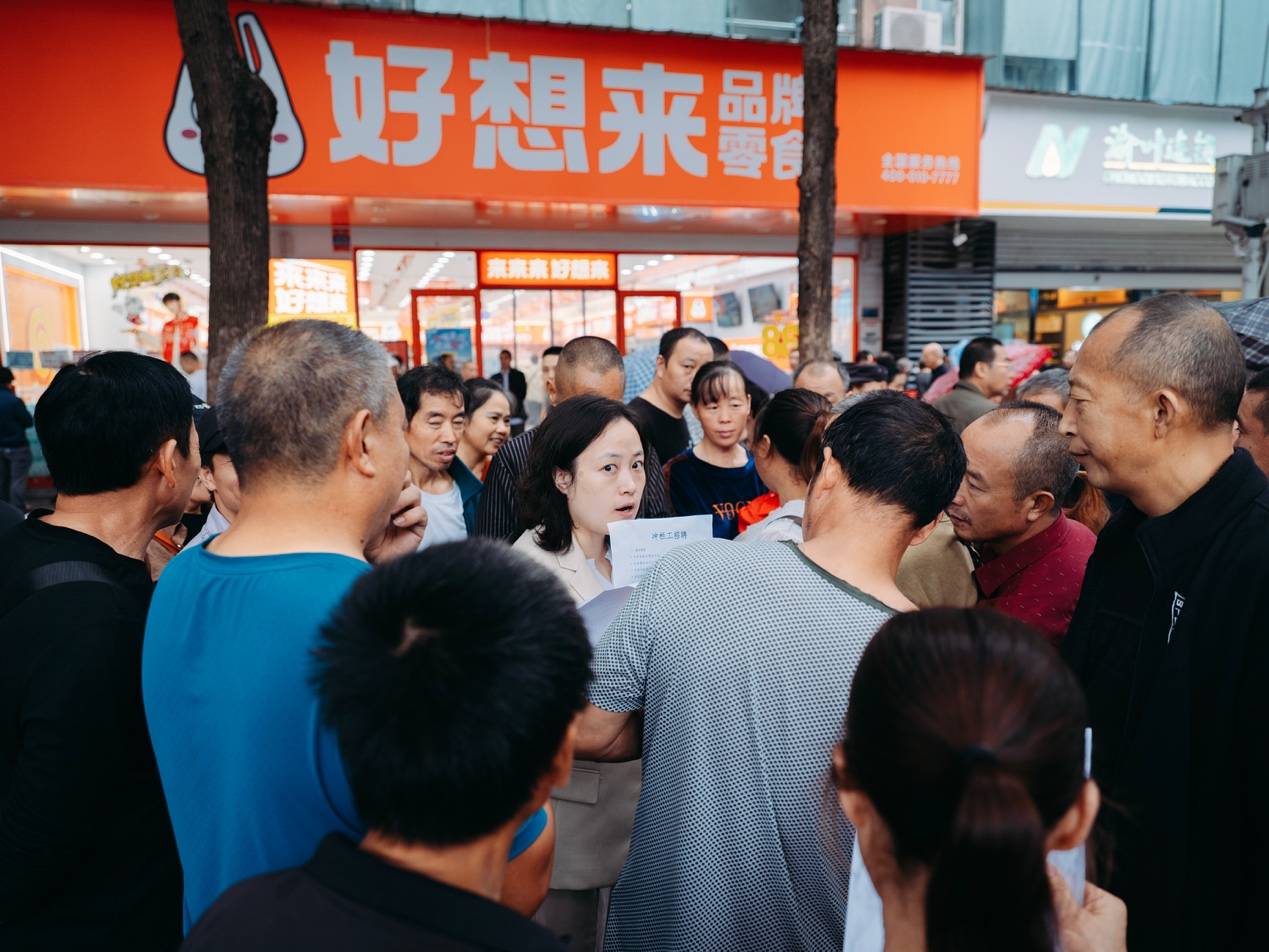 <strong></p>
<p>同仁堂股票</strong>他们挤在8元一晚的旅店 几百人抢一个活