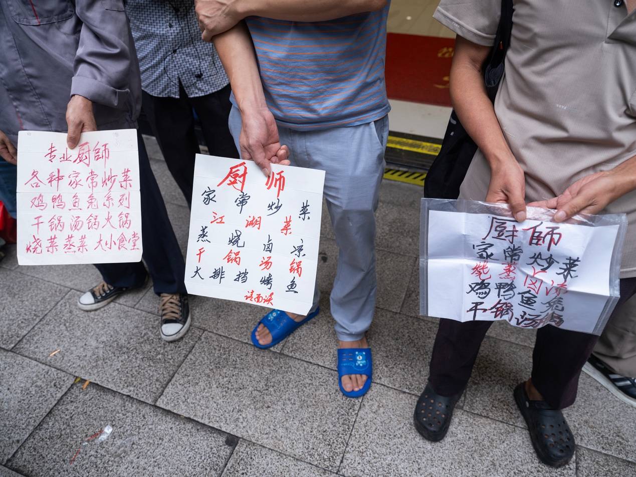 <strong></p>
<p>同仁堂股票</strong>他们挤在8元一晚的旅店 几百人抢一个活