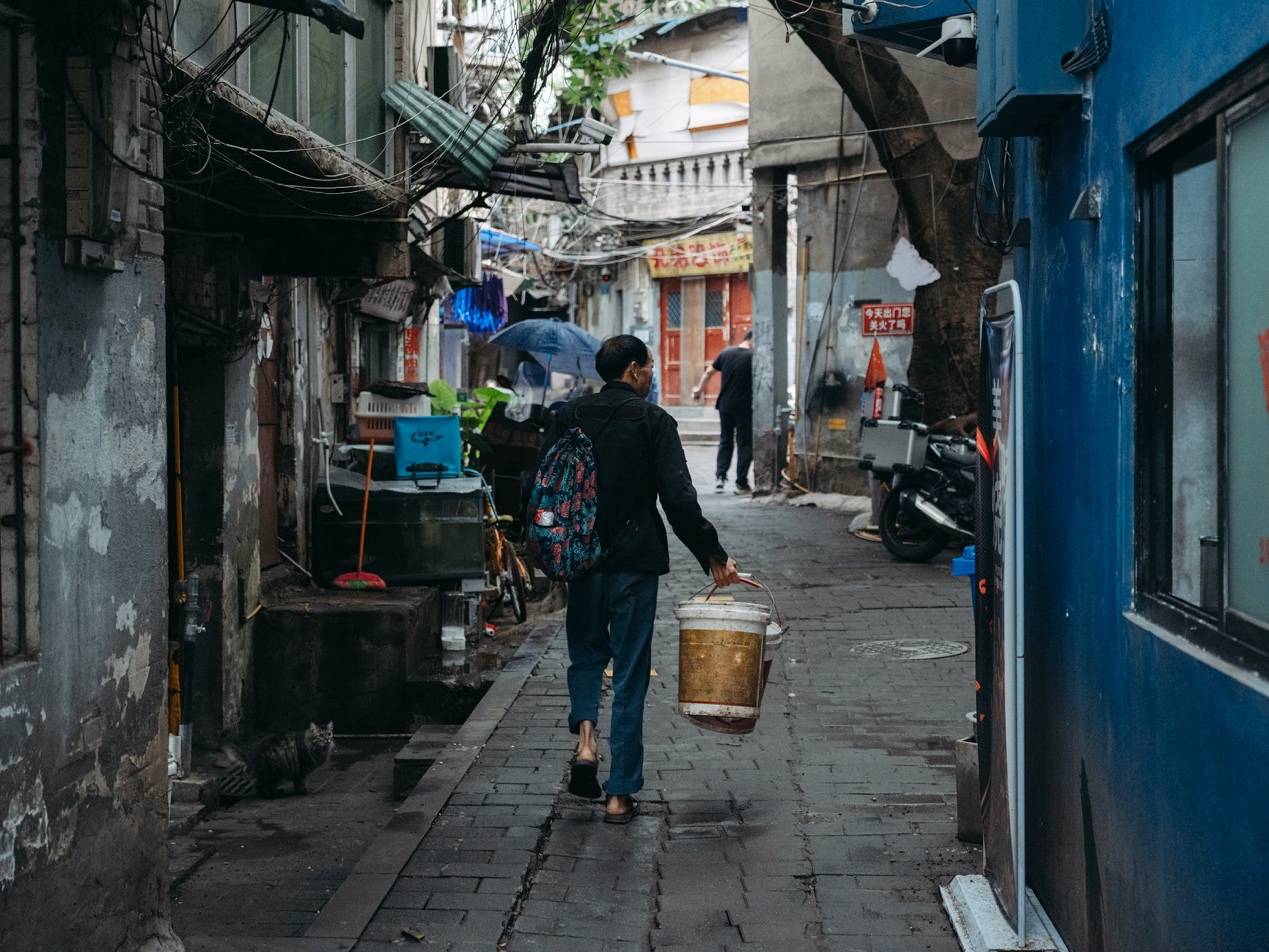 <strong></p>
<p>同仁堂股票</strong>他们挤在8元一晚的旅店 几百人抢一个活