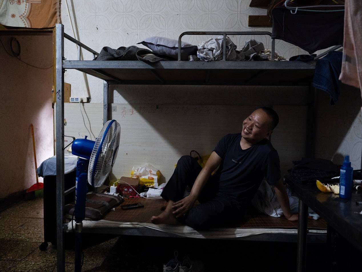 <strong></p>
<p>同仁堂股票</strong>他们挤在8元一晚的旅店 几百人抢一个活