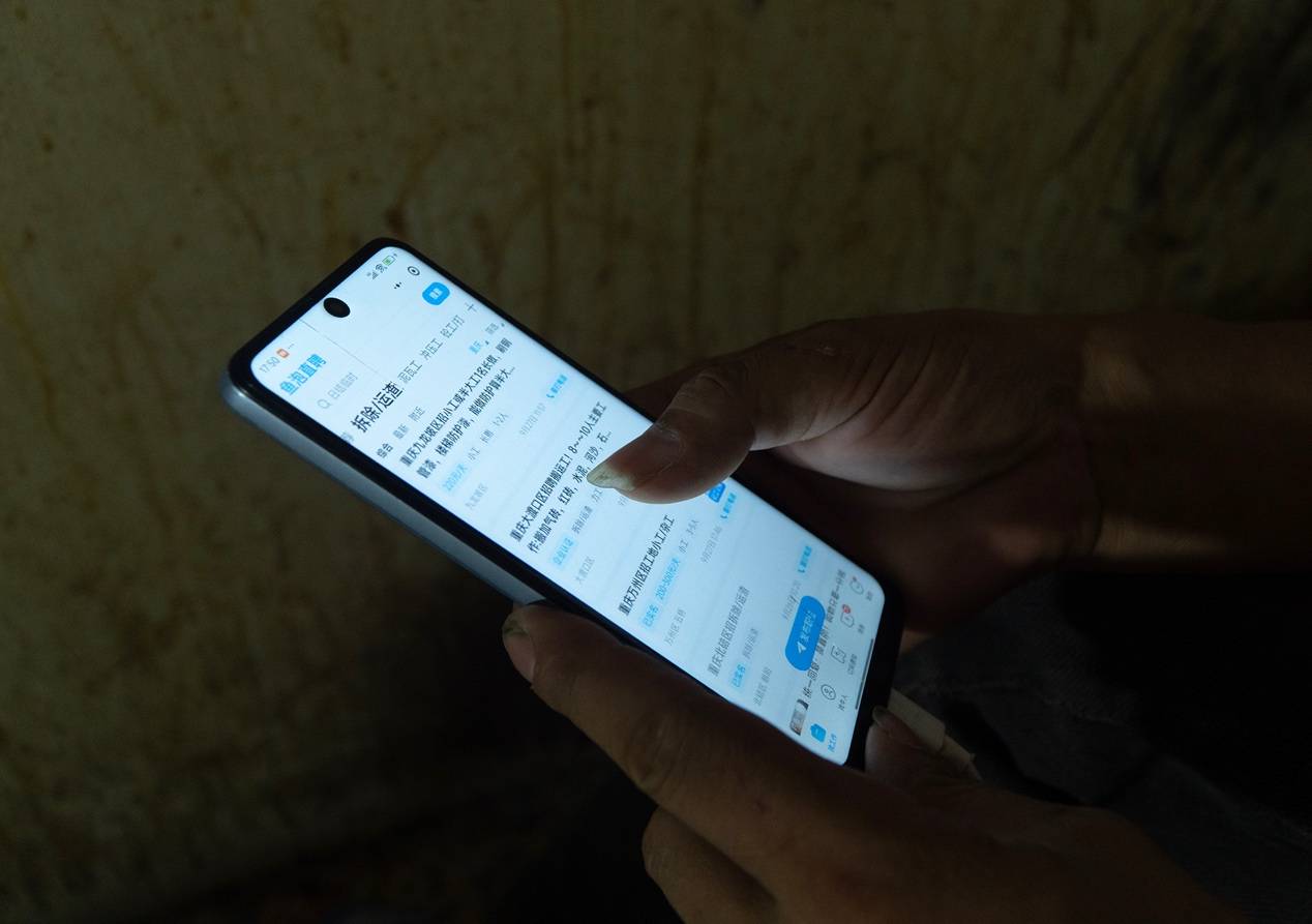 <strong></p>
<p>同仁堂股票</strong>他们挤在8元一晚的旅店 几百人抢一个活