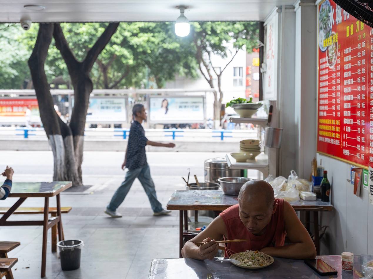 <strong></p>
<p>同仁堂股票</strong>他们挤在8元一晚的旅店 几百人抢一个活