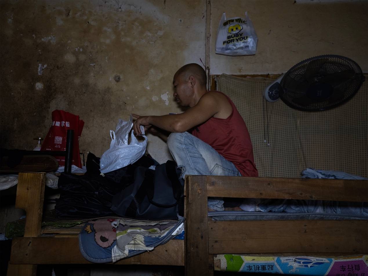 <strong></p>
<p>同仁堂股票</strong>他们挤在8元一晚的旅店 几百人抢一个活