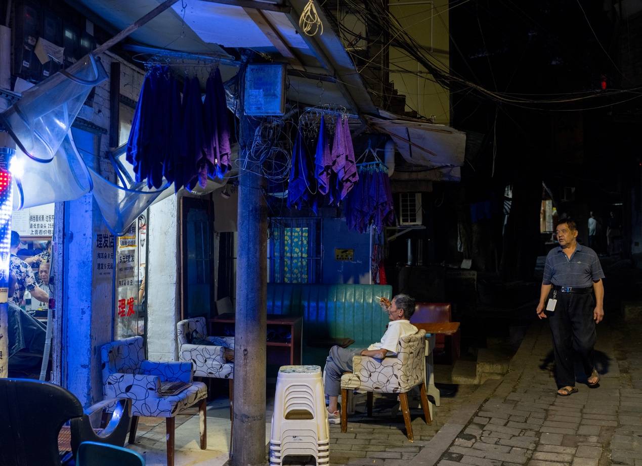 <strong></p>
<p>同仁堂股票</strong>他们挤在8元一晚的旅店 几百人抢一个活