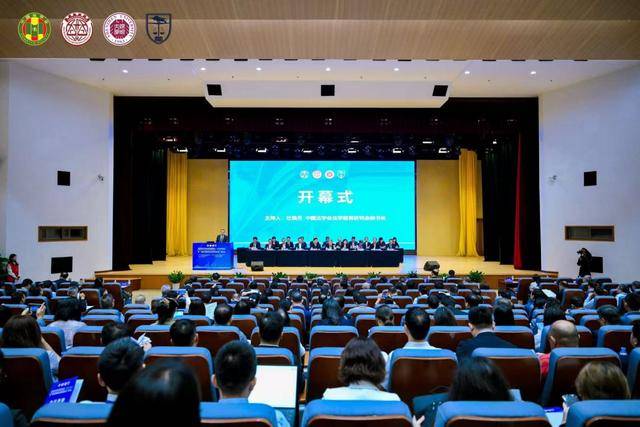 构建中国特色法学教育体系<strong></p>
<p>恒生电子股票</strong>,这场高规格学术研讨会在深圳举办
