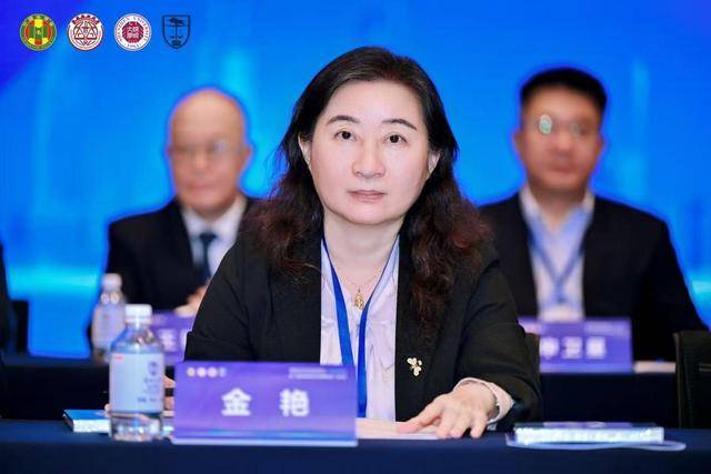 构建中国特色法学教育体系<strong></p>
<p>恒生电子股票</strong>,这场高规格学术研讨会在深圳举办