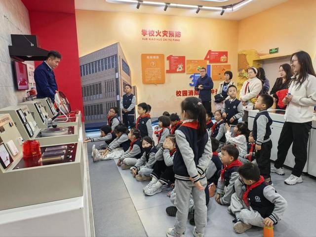 “泉民消防<strong></p>
<p>恒生电子股票</strong>,生命至上”山东师范大学附属小学2024级7班雏鹰小队活动举行