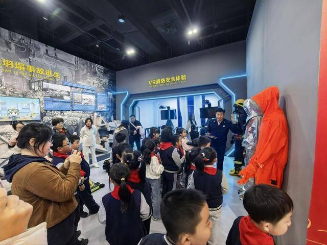 “泉民消防<strong></p>
<p>恒生电子股票</strong>,生命至上”山东师范大学附属小学2024级7班雏鹰小队活动举行