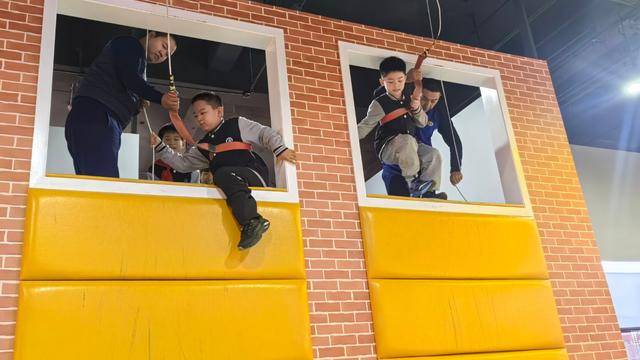 “泉民消防<strong></p>
<p>恒生电子股票</strong>,生命至上”山东师范大学附属小学2024级7班雏鹰小队活动举行