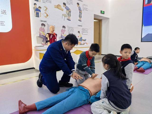 “泉民消防<strong></p>
<p>恒生电子股票</strong>,生命至上”山东师范大学附属小学2024级7班雏鹰小队活动举行