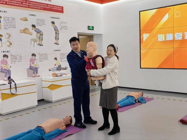 “泉民消防<strong></p>
<p>恒生电子股票</strong>,生命至上”山东师范大学附属小学2024级7班雏鹰小队活动举行