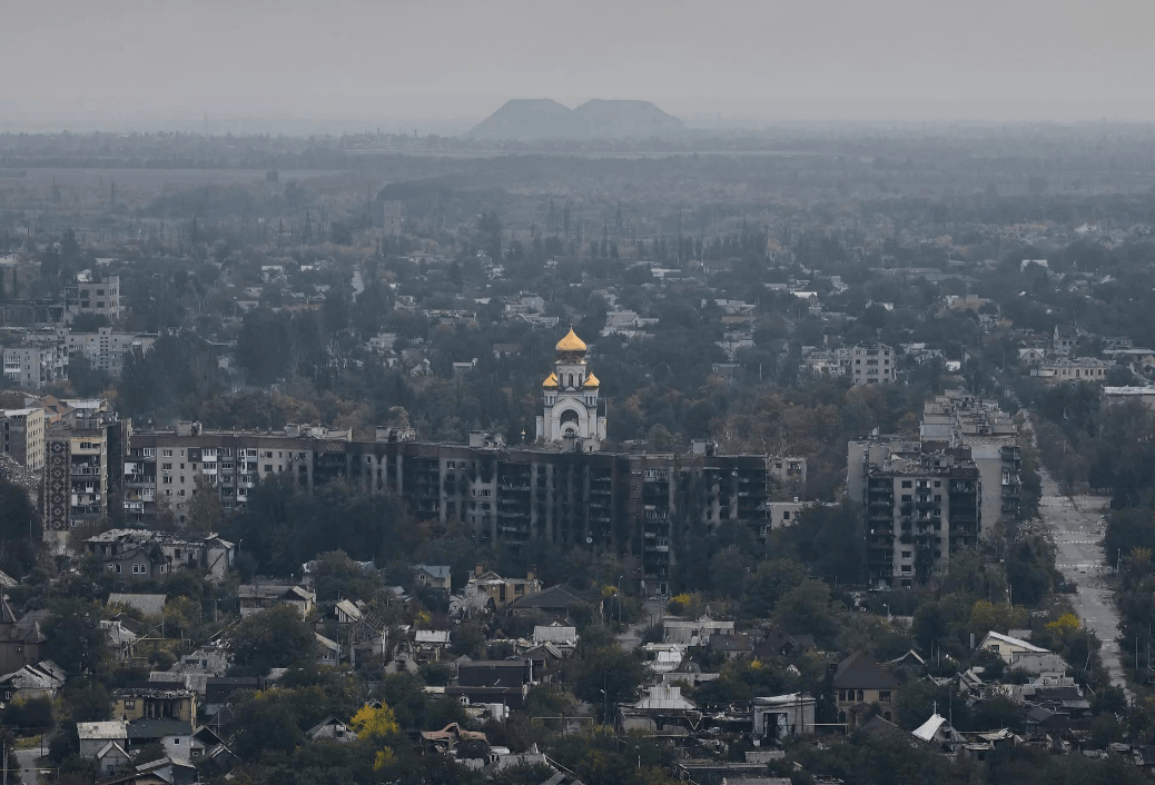 红军城移交前夜<strong></p>
<p>指南针股票</strong>,乌克兰宣布开辟新战线,主动反攻击溃俄军攻势