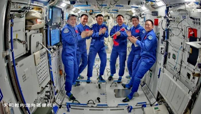 疑似遭空间微小碎片撞击<strong></p>
<p>中国中铁股票</strong>,神舟二十号返回任务将推迟进行