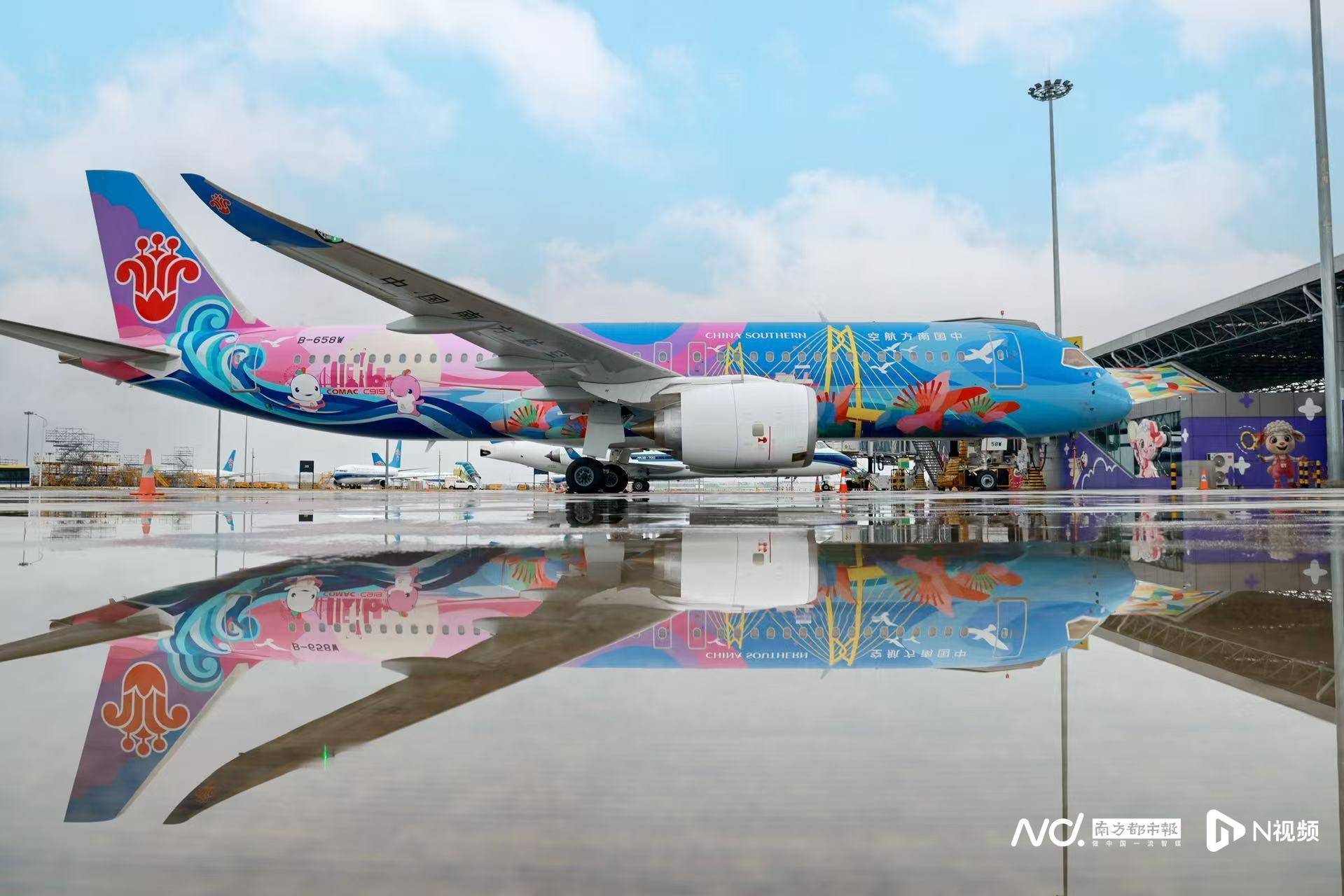 广州白云机场起飞<strong></p>
<p>中国中铁股票</strong>！国内首架C919全运会主题彩绘机首航