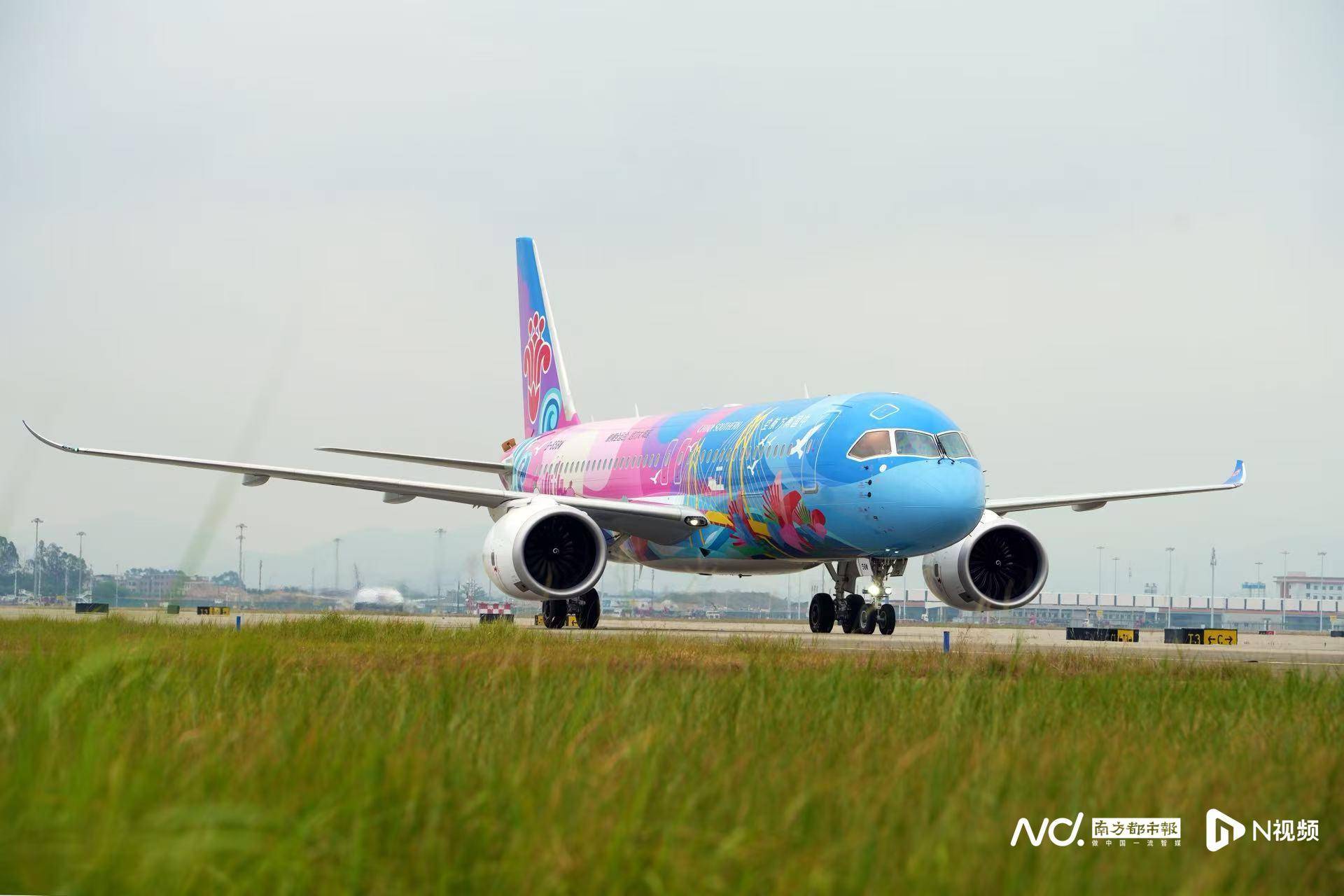 广州白云机场起飞<strong></p>
<p>中国中铁股票</strong>！国内首架C919全运会主题彩绘机首航