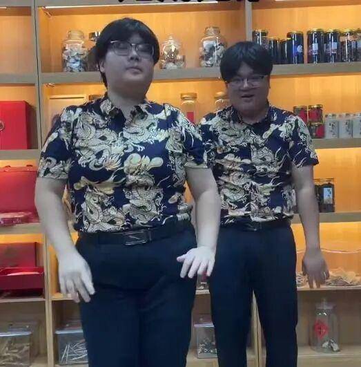 “史上最相似夫妻”被网友建议查下DNA<strong></p>
<p>中国中铁股票</strong>,当事人:刚认识时不像,后来越长越像