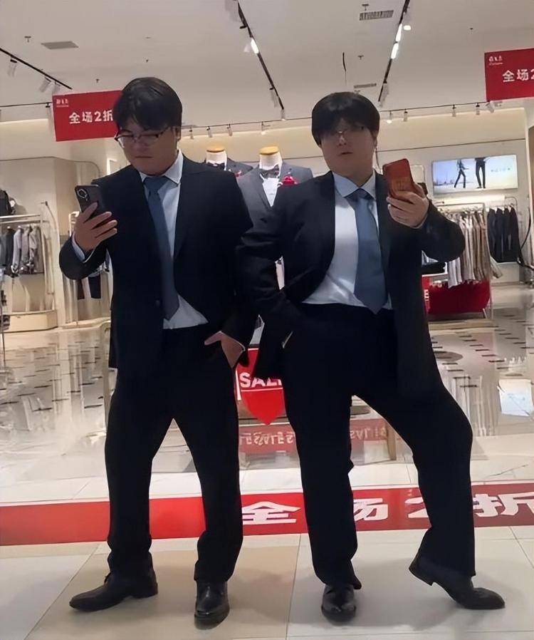 “史上最相似夫妻”被网友建议查下DNA<strong></p>
<p>中国中铁股票</strong>,当事人:刚认识时不像,后来越长越像