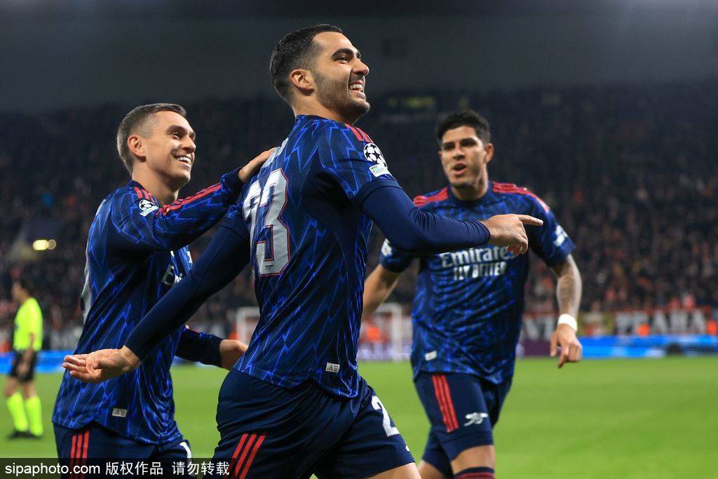 观战台:热刺战曼联+曼城火拼利物浦 拜仁冲击17连胜