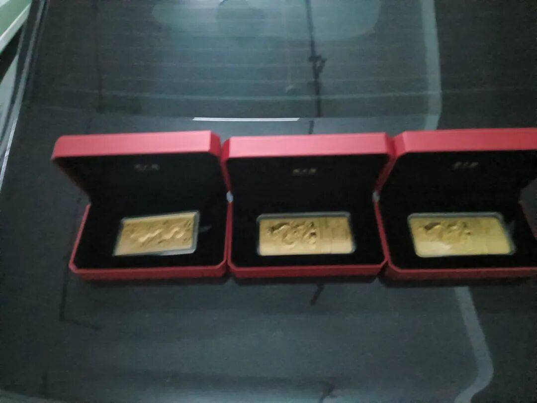 股市套现170万元后<strong></p>
<p>小商品城股票</strong>,杭州男子豪购300克金条!老板当场报警……