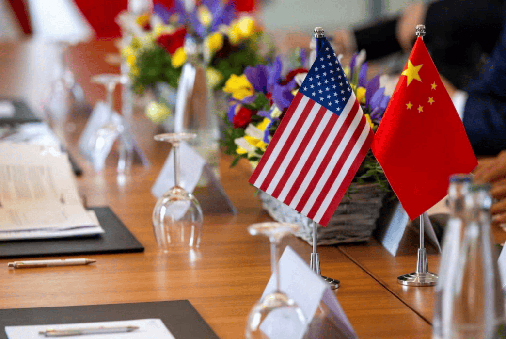 美方代表团来到北京<strong></p>
<p>小商品城股票</strong>,跟李成钢部长直接对上线,说起话来客客气气的