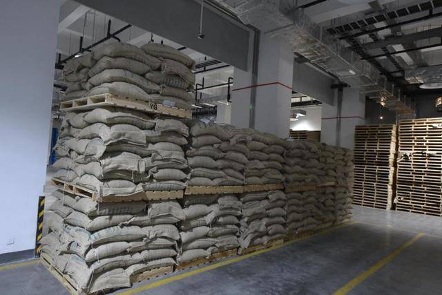 四中全会精神在基层丨记者手记:不产一粒生豆<strong></p>
<p>小商品城股票</strong>,昆山何以打造千亿元级咖啡产业?