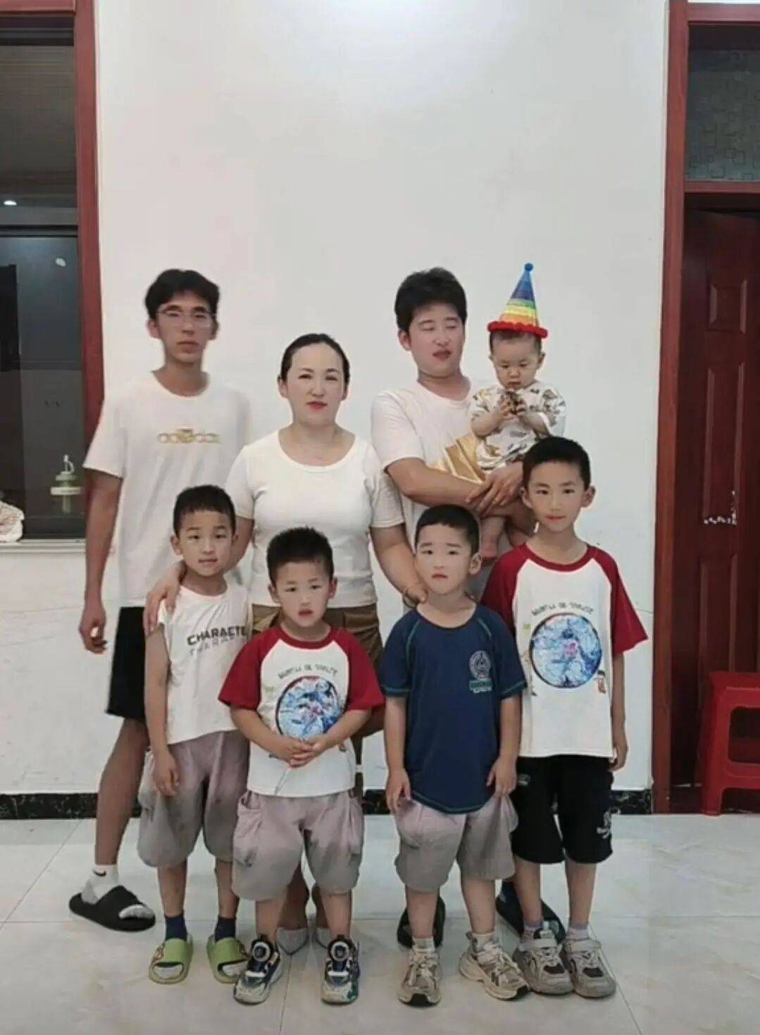 85后夫妻16年生<strong></p>
<p>小商品城股票</strong>了6个儿子:一直想生个女儿