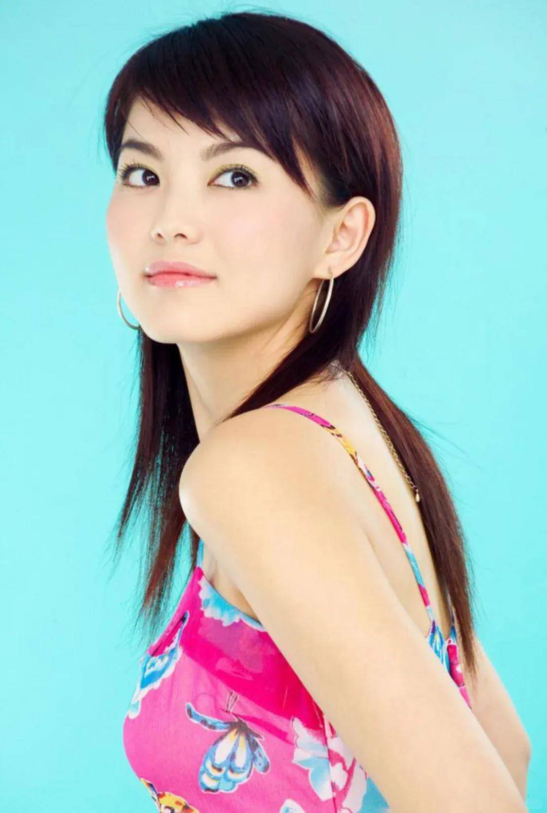 李湘气得翻出了瘦瘦的照片……她年轻时确实是仙女啊<strong></p>
<p>小商品城股票</strong>！