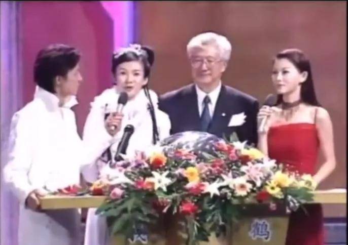 李湘气得翻出了瘦瘦的照片……她年轻时确实是仙女啊<strong></p>
<p>小商品城股票</strong>！