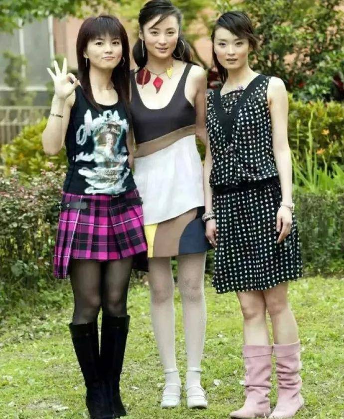 李湘气得翻出了瘦瘦的照片……她年轻时确实是仙女啊<strong></p>
<p>小商品城股票</strong>！