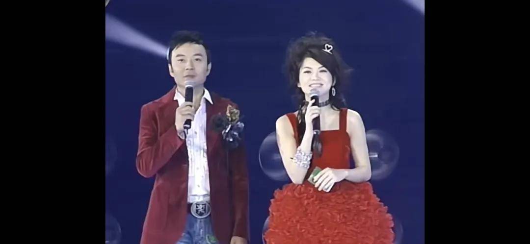 李湘气得翻出了瘦瘦的照片……她年轻时确实是仙女啊<strong></p>
<p>小商品城股票</strong>！