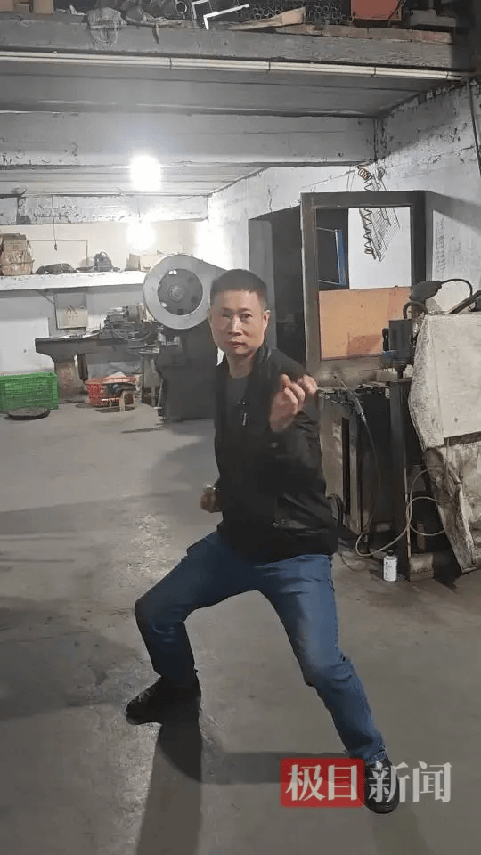 “传家锅”工厂账号粉丝已超260万<strong></p>
<p>小商品城股票</strong>,对话锅厂负责人傅家兄弟:30年老锅依然能用,证明当年造锅选择是对的