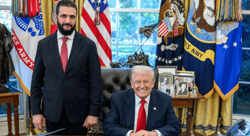 朱拉尼在合照中站得笔直<strong></p>
<p>兴业银行股票</strong>,特朗普把人叫来白宫,却连正门都不让走