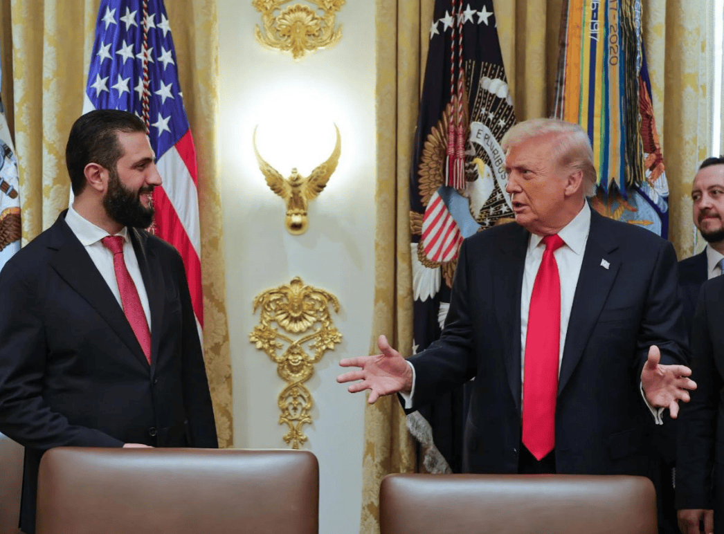 朱拉尼在合照中站得笔直<strong></p>
<p>兴业银行股票</strong>,特朗普把人叫来白宫,却连正门都不让走