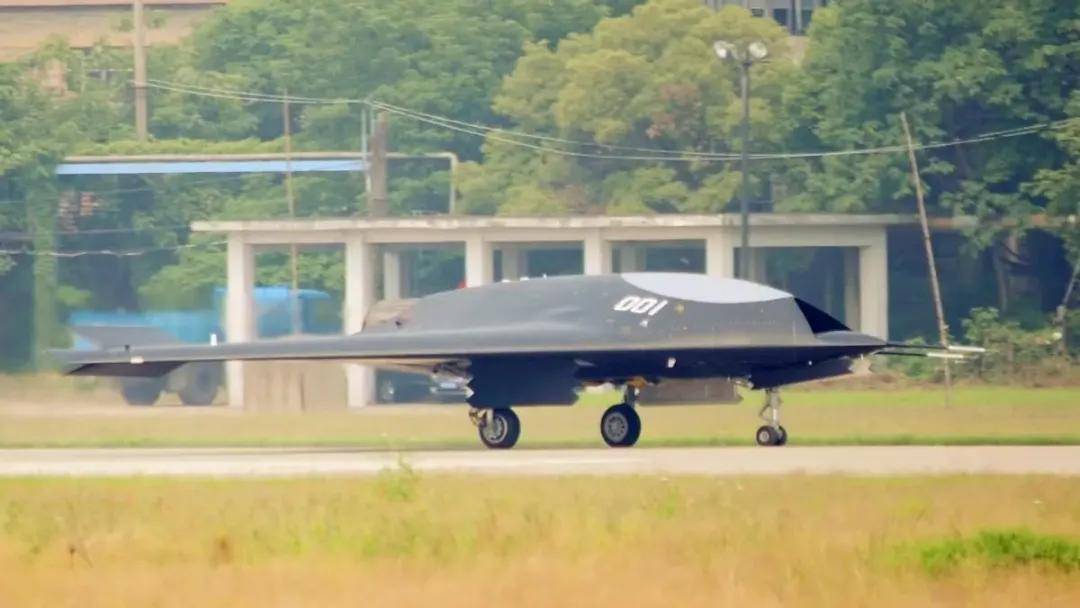 代号“玄龙”!攻击-11官宣服役<strong></p>
<p>今日股票</strong>,与歼-20、歼-16编队飞行