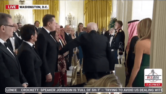 “特马”又同框<strong></p>
<p>山东黄金股票</strong>!马斯克现身白宫 出席特朗普与沙特王储晚宴