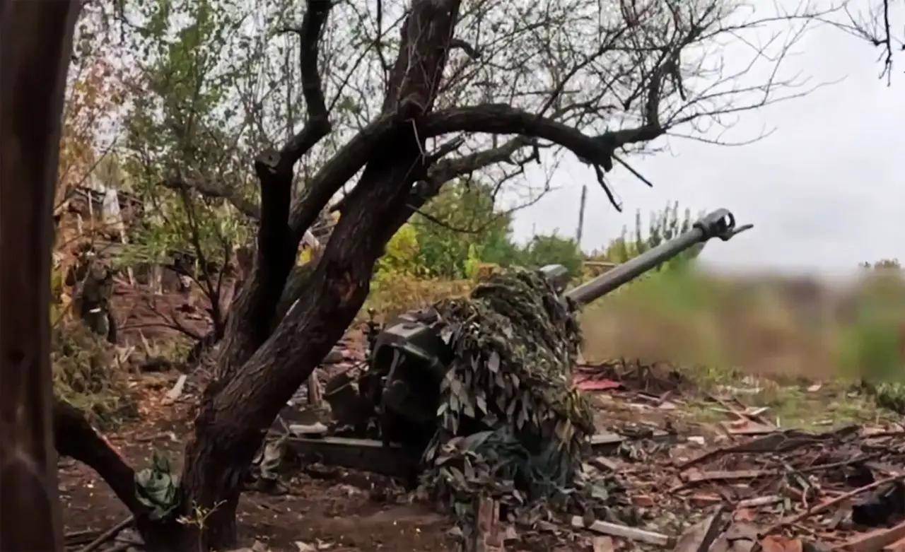 破城就是死路<strong></p>
<p>山东黄金股票</strong>,泽连斯基拼命了,连炸12小时,否认红军城上督战队