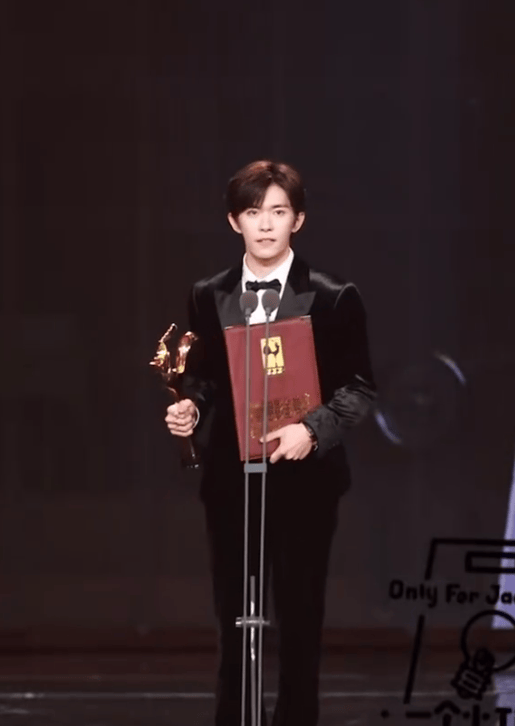 考古|惠英红自曝拿奖后谈百倍涨薪!拍打戏至残疾阑尾手术后7天复工<strong></p>
<p>山东黄金股票</strong>,她的人生是拼出来的