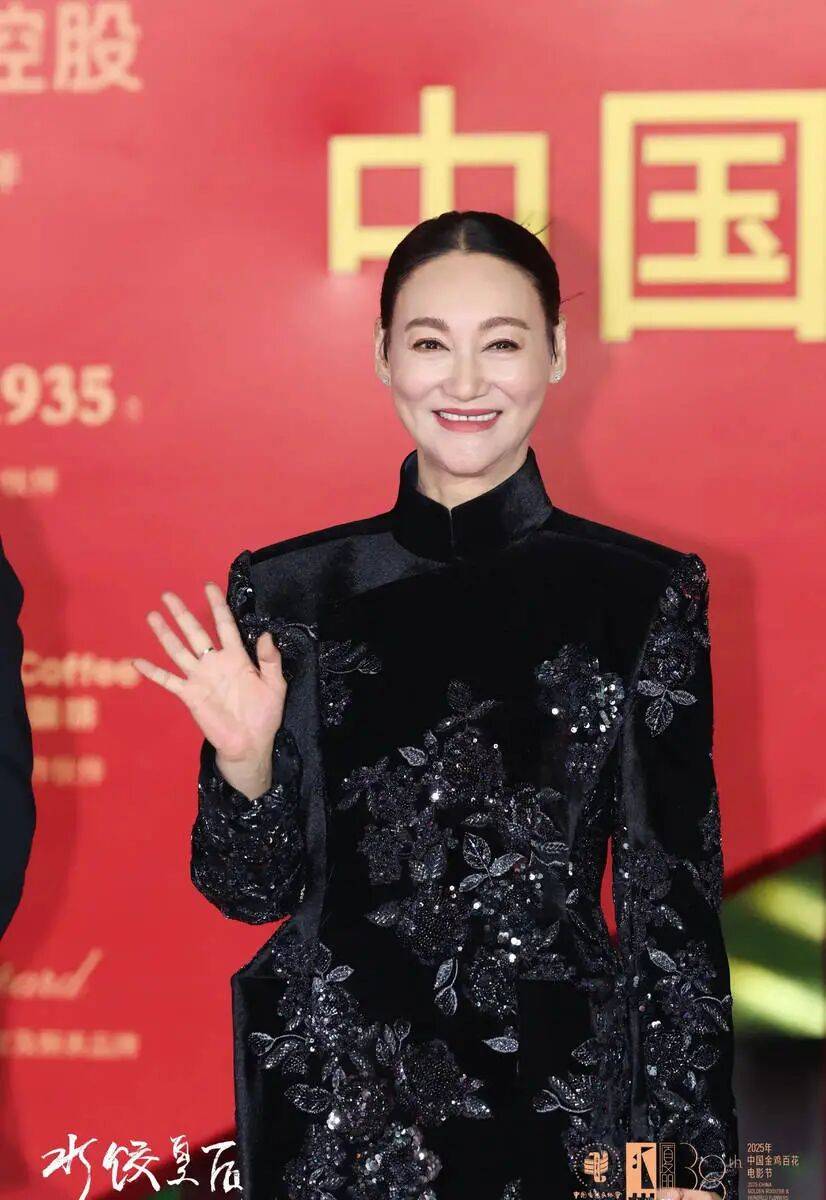 考古|惠英红自曝拿奖后谈百倍涨薪!拍打戏至残疾阑尾手术后7天复工<strong></p>
<p>山东黄金股票</strong>,她的人生是拼出来的