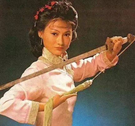 考古|惠英红自曝拿奖后谈百倍涨薪!拍打戏至残疾阑尾手术后7天复工<strong></p>
<p>山东黄金股票</strong>,她的人生是拼出来的