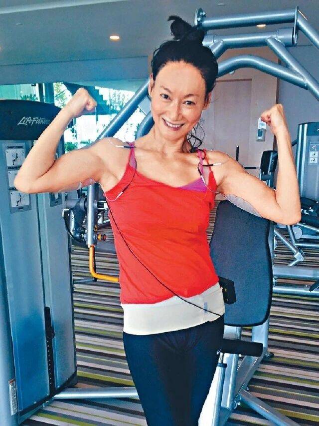 考古|惠英红自曝拿奖后谈百倍涨薪!拍打戏至残疾阑尾手术后7天复工<strong></p>
<p>山东黄金股票</strong>,她的人生是拼出来的