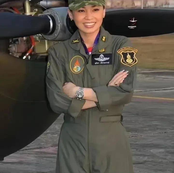 泰国王后访华“穿搭九宫格”出圈<strong></p>
<p>高新兴股票</strong>,隆重珠宝展现用心诚意