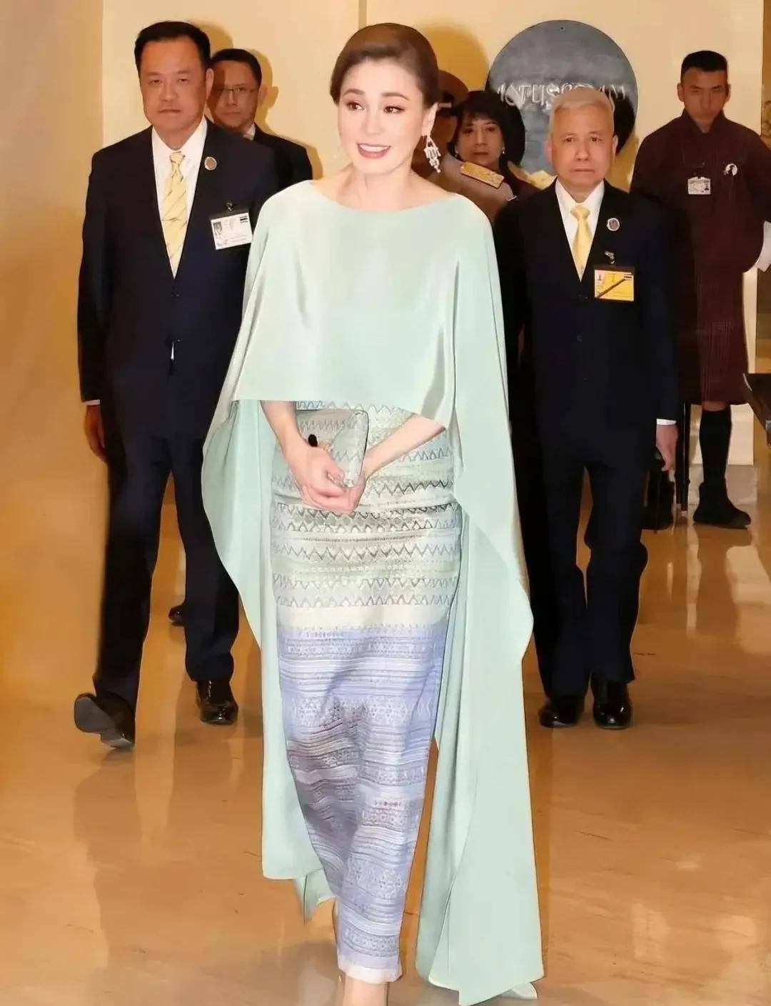 泰国王后访华“穿搭九宫格”出圈<strong></p>
<p>高新兴股票</strong>,隆重珠宝展现用心诚意