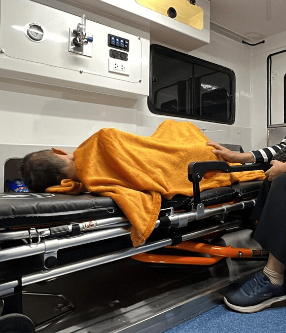 泰国女子被医院宣告脑癌死亡<strong></p>
<p>中公教育股票</strong>,火化前突然睁眼,现场众人吓到尖叫