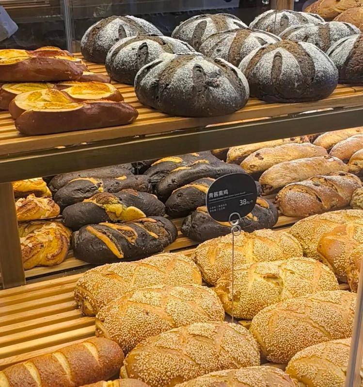 30元的蛋挞、50元的吐司、“店里永远排长队”……面包咋越来越贵<strong></p>
<p>中国电信股票</strong>?