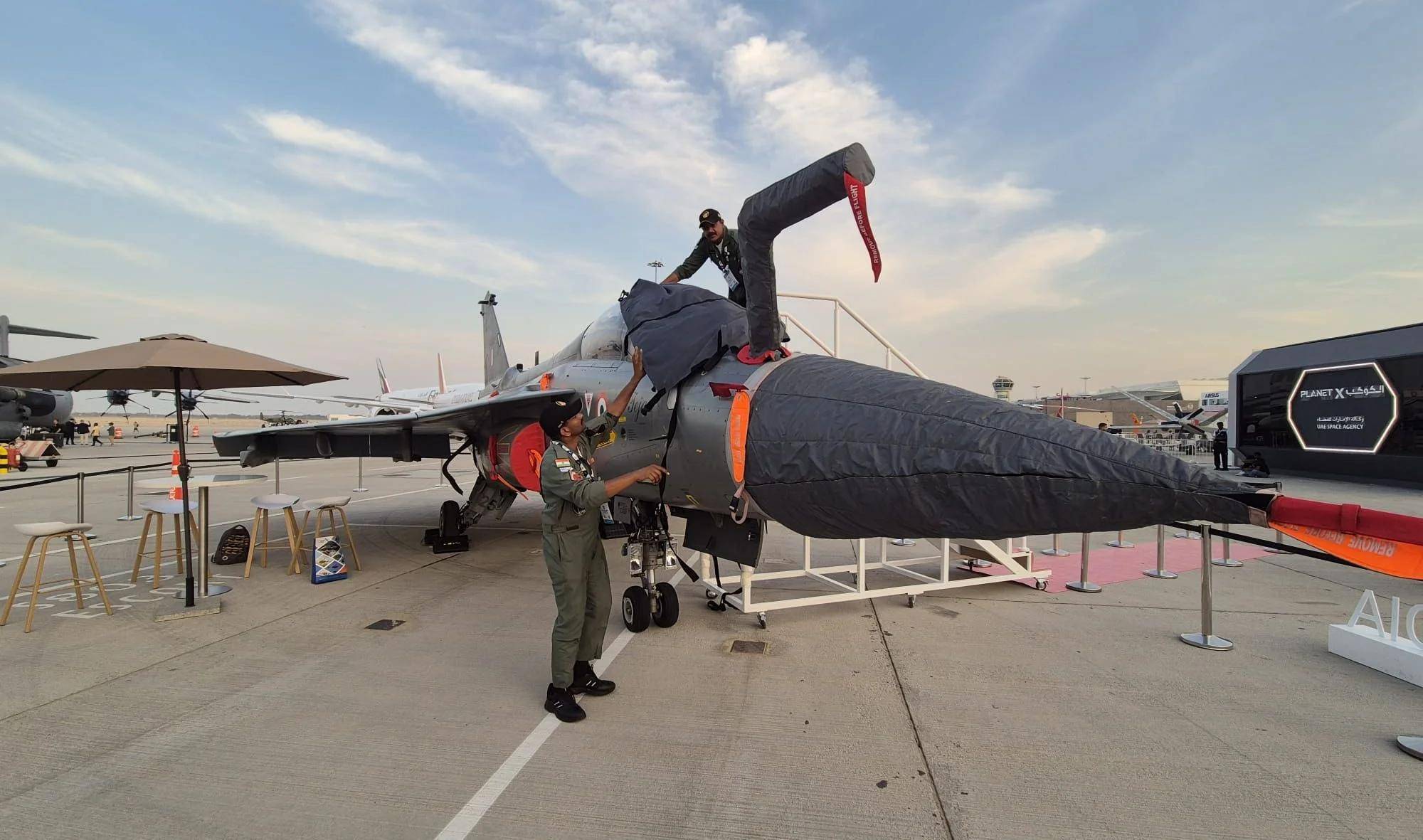 印度光辉坠机<strong></p>
<p>格林美股票</strong>,美印爆发吵架,破口大骂发动机后,美军献上加油机