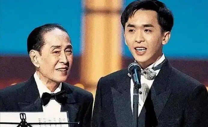 考古|港圈富二代曝被百名女星投怀送抱?交往3个女友雨露均沾<strong></p>
<p>格林美股票</strong>,他是现代韦小宝