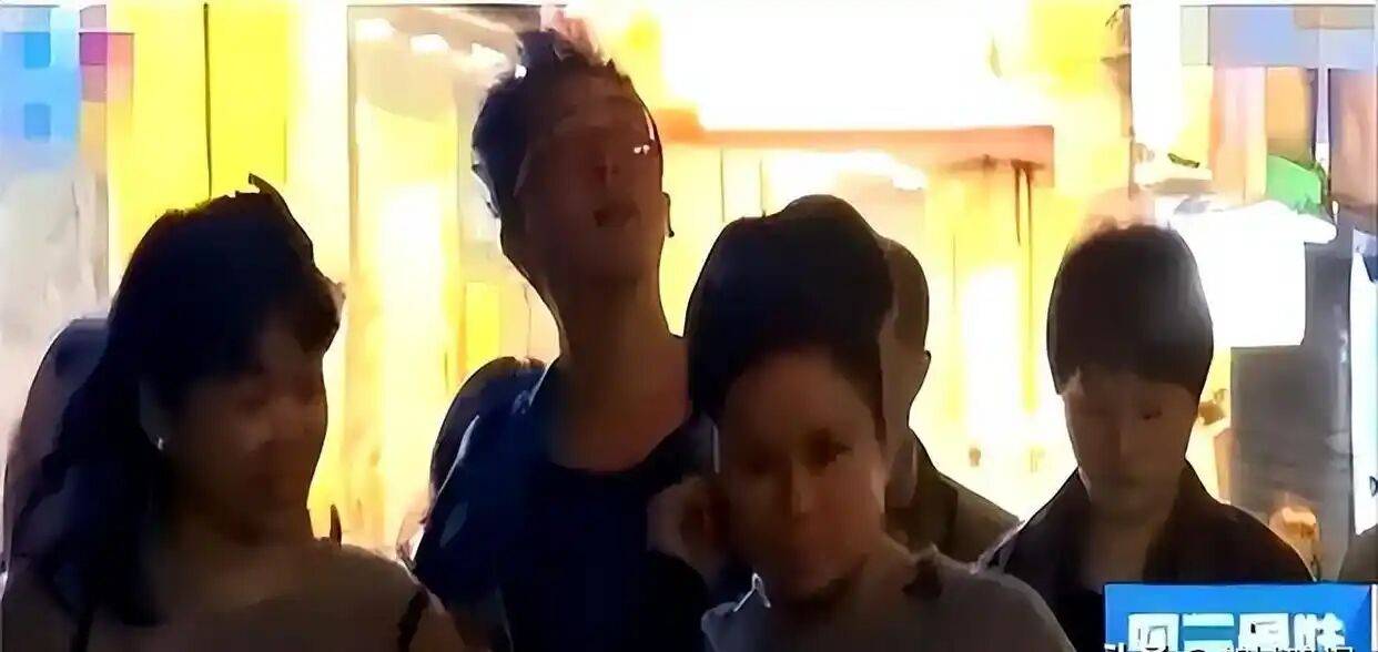 考古|港圈富二代曝被百名女星投怀送抱?交往3个女友雨露均沾<strong></p>
<p>格林美股票</strong>,他是现代韦小宝