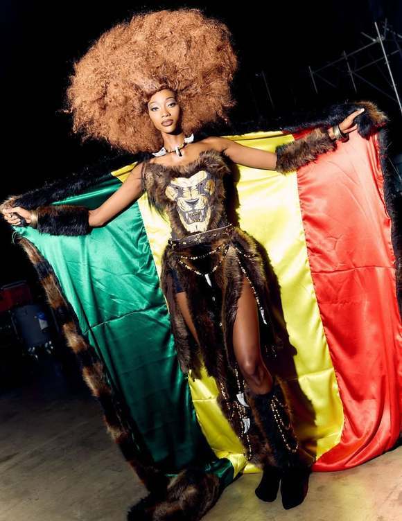 环球小姐决赛成“动物开会”<strong></p>
<p>格林美股票</strong>?冠军被羞辱又深陷暗箱丑闻