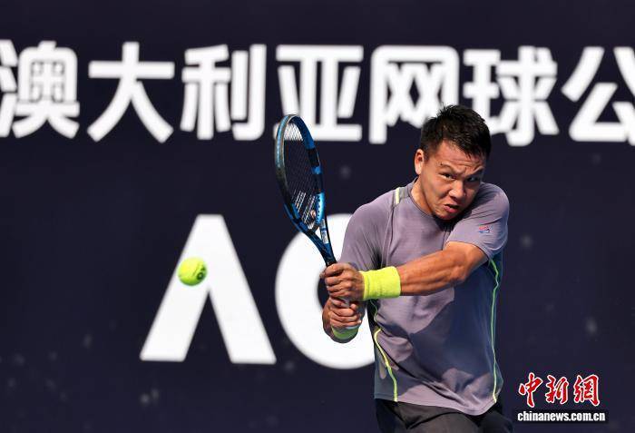 2026澳网亚太区外卡赛男单第一轮:布云朝克特战胜对手晋级8强