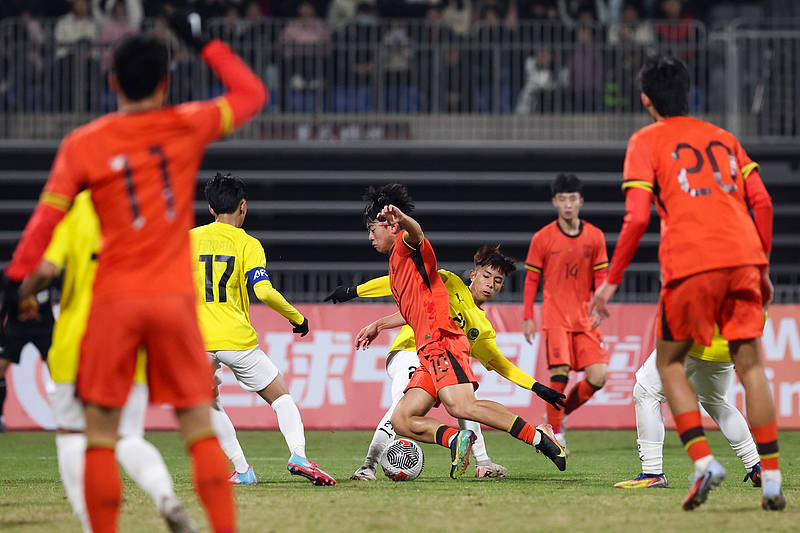 U16国足让中国球迷继续“过年”<strong></p>
<p>同花顺炒股票</strong>,对手再弱,连续踢出两位数比分也非易事